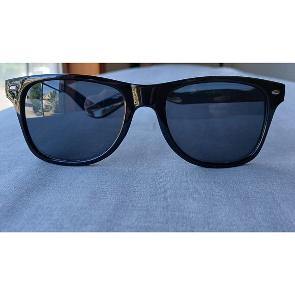 Classic Black Sunglasses OSFM adult sized simple unisex retro 80s 90s Y2K - Picture 1 of 15